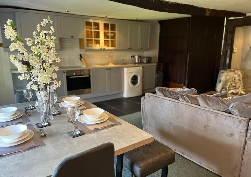The Old Post Office, Cosy Grade II Listed 2 Bed Apartment Windermere Luaran gambar